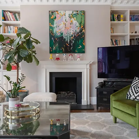 Luxurious Apartment In Kensington